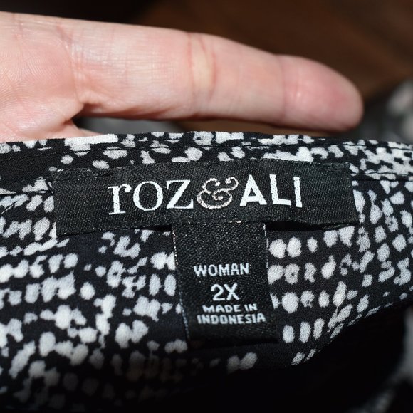 Roz & Ali Ruffled Top Size 2X Woman - Picture 5 of 5